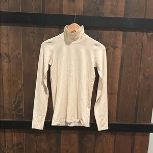 Athleta Forest Hill Ascent Turtleneck Cream Women’s Size M 40% Wool